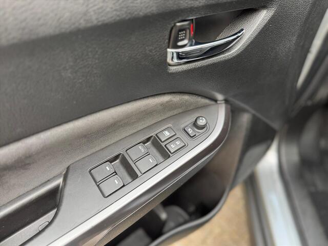 Suzuki VITARA Style * Glasdak * Stoelverwarming * Rijklaar *