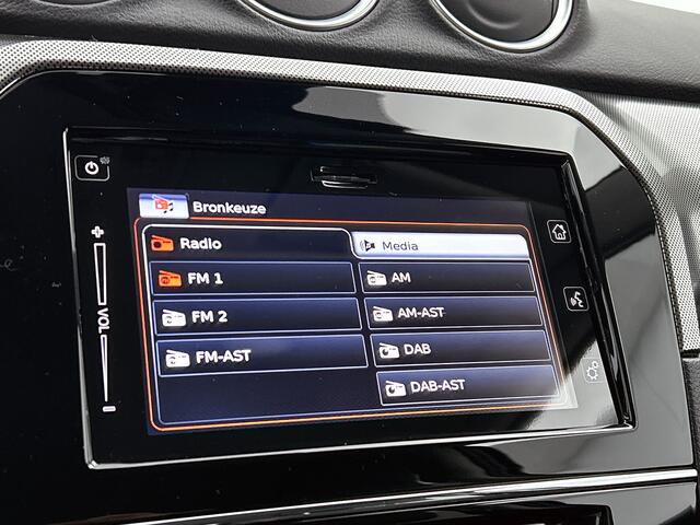 Suzuki VITARA 1.4 Boosterjet Style Smart Hybrid | Apple Carplay / Android Auto (Navigatie) | Parkeersensoren rondom | Lederen bekleding | Keyless Entry |