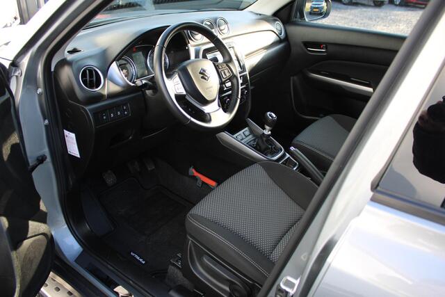 Suzuki VITARA 1.4 Boosterjet Select Smart Hybrid Trekhaak, ORG NL, 18 inch, ZEER COMPLEET!