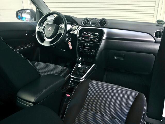 Suzuki VITARA 1.4 Boosterjet Style Smart Hybrid Rijklaarprijs!