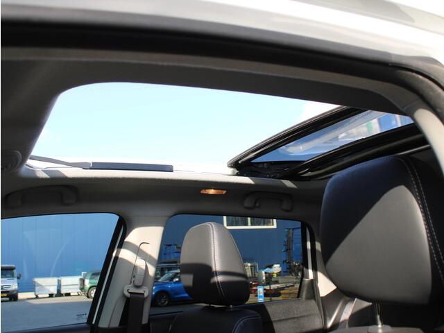 Suzuki VITARA 1.5 Hybrid Style Automaat Elektrisch Panoramadak, All-Seasons, Leder/Microvezel Bekleding, Cruise en Climate Control