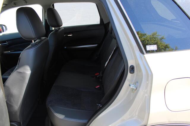 Suzuki VITARA 1.4 Boosterjet Style Smart Hybrid Automaat, Trekhaak, Dealeronderhouden auto