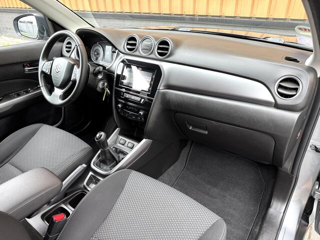 Suzuki VITARA 1.0 Boosterjet Select | Apple Carplay | Android Auto | Navigatie | Stoelverwarming | DAB+ | Camera | Cruise Control | 17" Lichtmetaal | Airconditioning | LED |