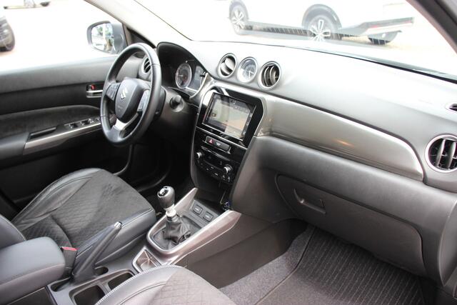 Suzuki VITARA 1.4 Boosterjet Style Hybrid | Trekhaak | Parkeersensoren rondom | Half leer |