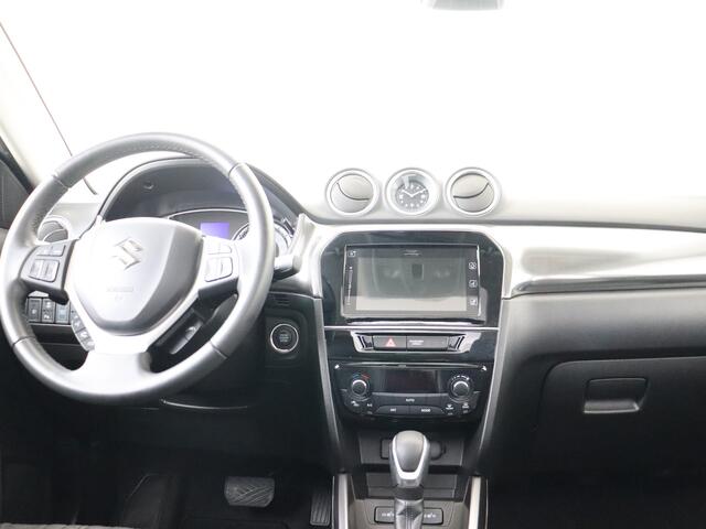 Suzuki VITARA 1.5 Hybrid Style | Dealer Onderhouden | NL auto | dodehoek detectie | Schuif/kantel dak | Parkeersensoren voor+achter | Cruise control Adaptive | Stoelverwarming | 20" Velgen | Achteruitrijcamera |