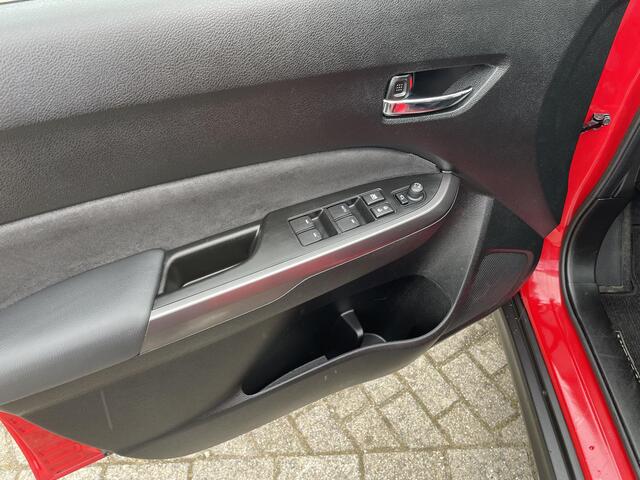 Suzuki VITARA 1.5 Hybrid Style | Stoelverwarming | Panodak | Keyless | Dodehoek detectie |