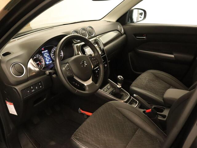 Suzuki VITARA 1.4 Boosterjet Style Smart Hybrid - ORIGINEEL NEDERLANDSE AUTO - APPLE CARPLAY/ANDROID AUTO - ADAPTIEVE CRUISE CONTROL - ACHTERUITRIJCAMERA - KEYLESS ENTRY - KEYLESS START - NAVIGATIESYSTEEM FULL MAP - DODEHOEKDETECTIE - KUNSTLEDEREN/ALCANTARA BEKLEDING -