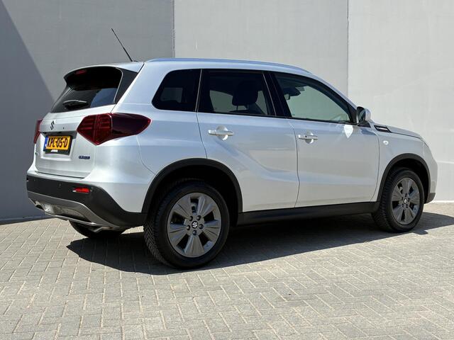 Suzuki VITARA 1.4 Boosterjet Smart Hybrid Select / 10 Jaar fabrieksgarantie mogelijk / Dealer onderhouden / Adaptieve Cruise Control / Camera / Navigatie / DAB / Apple Carplay/Android Auto / 17" LM wielen & All Season banden /