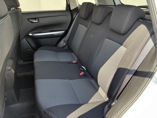 Suzuki VITARA 1.4 Boosterjet Smart Hybrid Select / 10 Jaar fabrieksgarantie mogelijk / Dealer onderhouden / Adaptieve Cruise Control / Camera / Navigatie / DAB / Apple Carplay/Android Auto / 17" LM wielen & All Season banden /