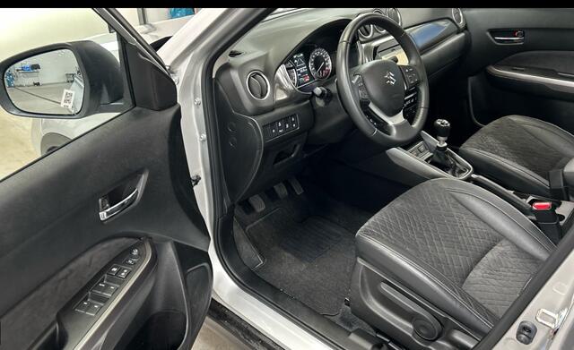 Suzuki VITARA 1.4 Boosterjet Comfort Smart Hybrid Panorama Dak/Navi/Stoelverwarming/Camera.