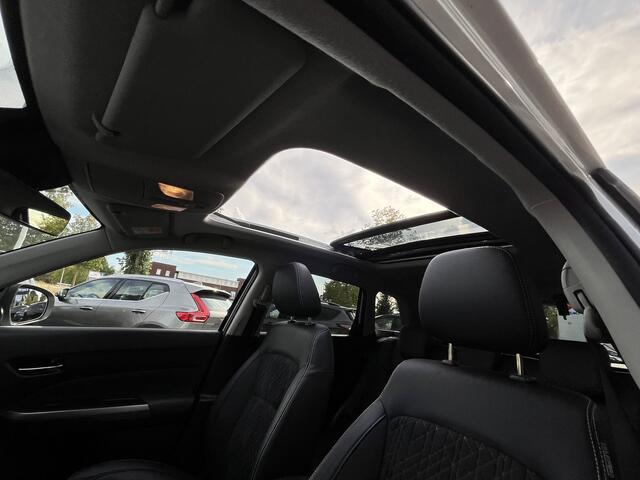 Suzuki VITARA 1.5 Hybrid Style Automaat | Pano | Adapt. Cruise | Dodehoek | Camera | Navi | Carplay | Half leder/suéde | etc. etc.