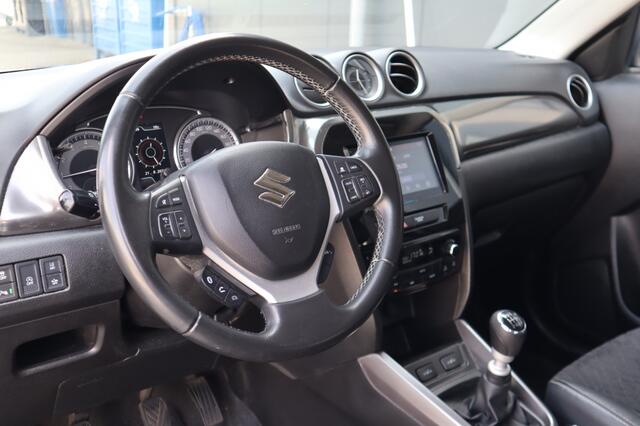 Suzuki VITARA 1.4 BoosterJet Hybrid Style Trekhaak | Adaptive Cruise | Two tone