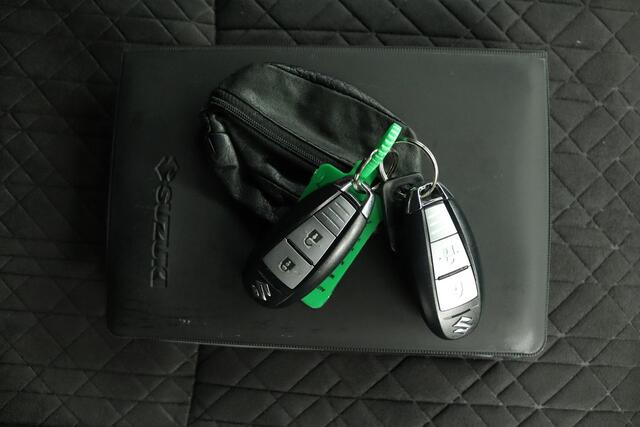 Suzuki VITARA 1.4 Boosterjet Stijl | Panoramadak | Adaptieve Cruise Control | Leder/Alcantara Bekleding | Stoelverwarming |