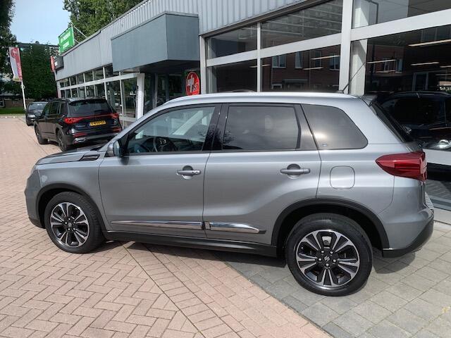 Suzuki VITARA 1.4 Boosterjet Stijl. Automaat , panoramadak, achteruitrijcamera.