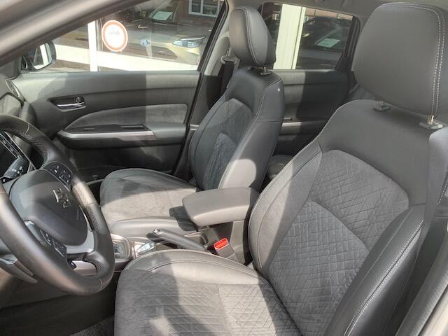 Suzuki VITARA 1.4 Boosterjet Stijl. Automaat , panoramadak, achteruitrijcamera.