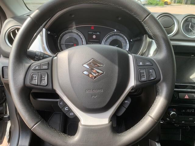 Suzuki VITARA 1.4 Boosterjet Stijl. Automaat , panoramadak, achteruitrijcamera.