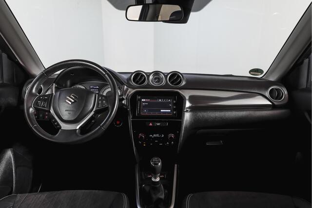 Suzuki VITARA 1.4 Boosterjet 140 PK Stijl Org. NL. | Afn. Trekhaak | Adapt. Cruise | Stoelverw. | PDC | Camera | NAV + App. Connect | ECC | LM 17" | – foto 3
