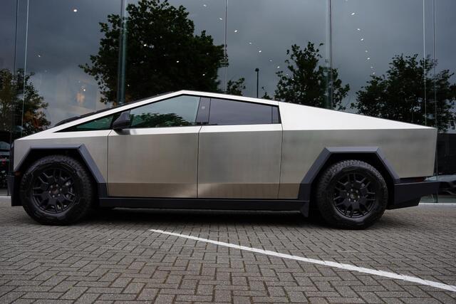 Tesla CYBERTRUCK AWD 100 kWh Foundation Series