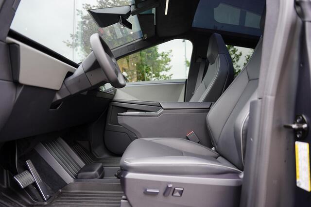 Tesla CYBERTRUCK AWD 100 kWh Foundation Series