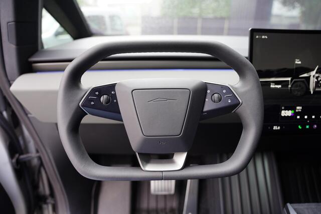 Tesla CYBERTRUCK AWD 100 kWh Foundation Series