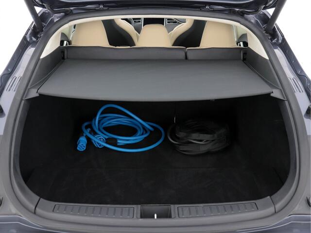 Tesla MODEL S 235 kw Base Premium-Pack Sound-Studio-Pack [ 3-Fase ] (INCL-BTW) *PANO | NAPPA-VOLLEDER | FULL-LED | NAVI-FULLMAP | SURROUND-VIEW | KEYLESS | AUTO-PILOT | LANE-ASSIST | DAB | VIRTUAL-COCKPIT | SPORT-SEATS | 19"ALU*