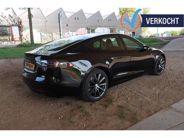 Tesla MODEL S 75D met twee sets velgen