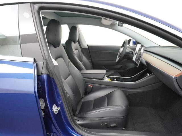 Tesla Model 3 SR+ 60kWh 325PK FSD-3 Computer AutoPilot Leder PanoDak Adaptive-Cruise Lmv 18" Camera's Elektr.-Stuur+Stoelen+Spiegels+Geheugen+Easy-Entry+Verwarmde stoelen Park assistent PDC WIFI Lane-Assist Speed-Assist RWD Plus Navi LED Comfortstoelen ACC DAB Voorverw