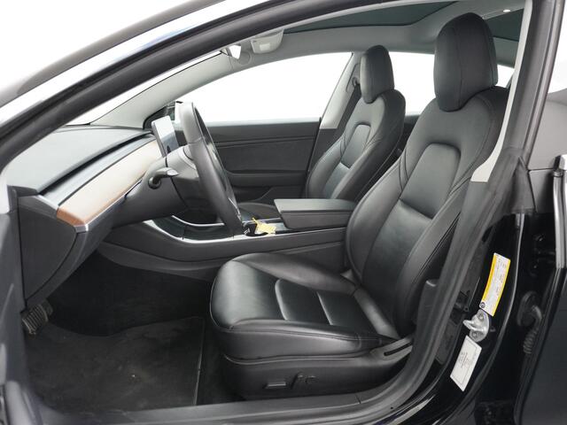Tesla Model 3 SR+60kWh 325PK 18" AutoPilot Leer PanoDak Adaptive cruise Camera's Elektr.-Stuur+Stoelen+Spiegels+Geheugen+Easy-Entry+Verwarmde stoelen Park assistent PDC-A+Voor WIFI Ecc Lane-Assist Speed-Assist Standard RWD Plus Navi LED-a+v Comfortstoelen ACC DAB Voorv