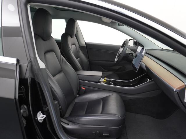 Tesla Model 3 SR+60kWh 325PK 18" AutoPilot Leer PanoDak Adaptive cruise Camera's Elektr.-Stuur+Stoelen+Spiegels+Geheugen+Easy-Entry+Verwarmde stoelen Park assistent PDC-A+Voor WIFI Ecc Lane-Assist Speed-Assist Standard RWD Plus Navi LED-a+v Comfortstoelen ACC DAB Voorv