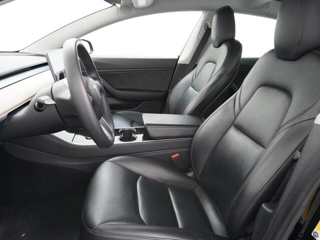 Tesla Model 3 RWD SR+ 60kWh 325PK Trekhaak Lmv 19" AutoPilot FSD-3 Comp. Premium Luidsprekers Leder PanoDak Adaptive-Cruise Camera's Elektr.-Stuur+Stoelen+Spiegels+Geheugen+Easy-Entry+Verwarmde stoelen ParkAssistent PDC WIFI Ecc Lane-Assist Speed-Assist RWD Navi LED Co
