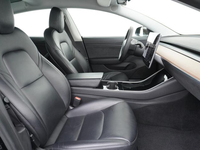 Tesla Model 3 RWD SR+ 60kWh 325PK Trekhaak Lmv 19" AutoPilot FSD-3 Comp. Premium Luidsprekers Leder PanoDak Adaptive-Cruise Camera's Elektr.-Stuur+Stoelen+Spiegels+Geheugen+Easy-Entry+Verwarmde stoelen ParkAssistent PDC WIFI Ecc Lane-Assist Speed-Assist RWD Navi LED Co