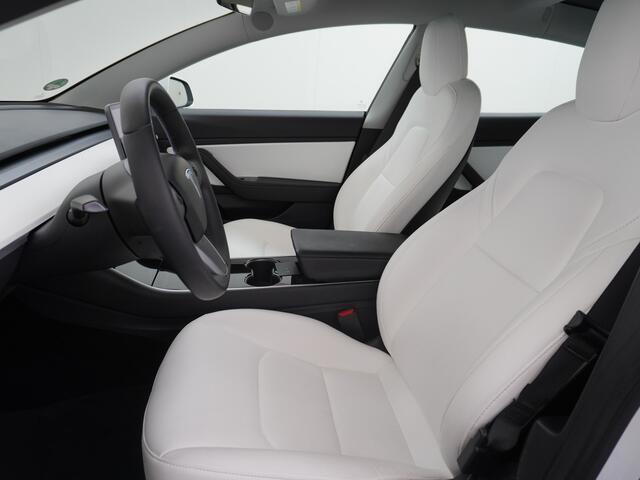Tesla Model 3 2020! RWD SR+ 60kWh 325PK Licht Interieur FSD-3 Comp. 18" AutoPilot Leder PanoDak Adaptive cruise Camera's Elektr.-Stuur+Stoelen+Spiegels+Geheugen+Easy-Entry+Verwarmde stoelen Park assistent PDC WIFI Ecc Lane-Assist Speed-Assist Navi LED ACC Dual-ECC DAB 