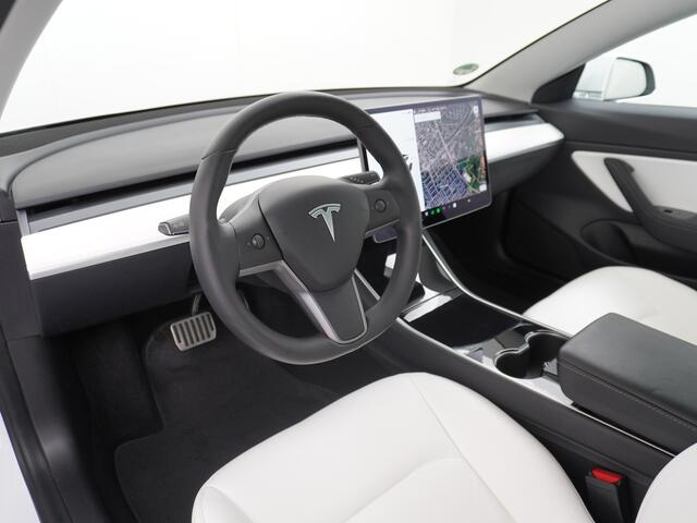 Tesla Model 3 2020! RWD SR+ 60kWh 325PK Licht Interieur FSD-3 Comp. 18" AutoPilot Leder PanoDak Adaptive cruise Camera's Elektr.-Stuur+Stoelen+Spiegels+Geheugen+Easy-Entry+Verwarmde stoelen Park assistent PDC WIFI Ecc Lane-Assist Speed-Assist Navi LED ACC Dual-ECC DAB 