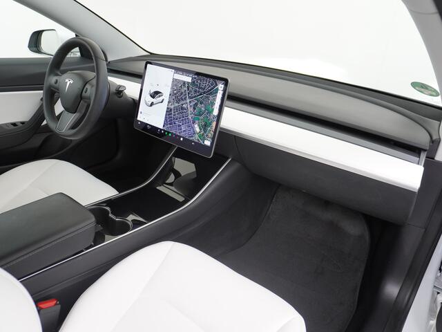 Tesla Model 3 2020! RWD SR+ 60kWh 325PK Licht Interieur FSD-3 Comp. 18" AutoPilot Leder PanoDak Adaptive cruise Camera's Elektr.-Stuur+Stoelen+Spiegels+Geheugen+Easy-Entry+Verwarmde stoelen Park assistent PDC WIFI Ecc Lane-Assist Speed-Assist Navi LED ACC Dual-ECC DAB 