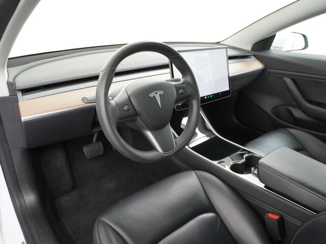 Tesla Model 3 RWD SR+ 60kWh 325PK Trekhaak FSD-3 AutoPilot Premium-Sound Leder Ecc PanoDak Adaptive cruise Camera's Elektr.-Stuur+Stoelen+Spiegels+Geheugen+Easy-Entry+Verwarmde stoelen Park assistent PDC WIFI Lane-Assist Speed-Assist Navi LED Lmv-18" Comfortstoelen ACC