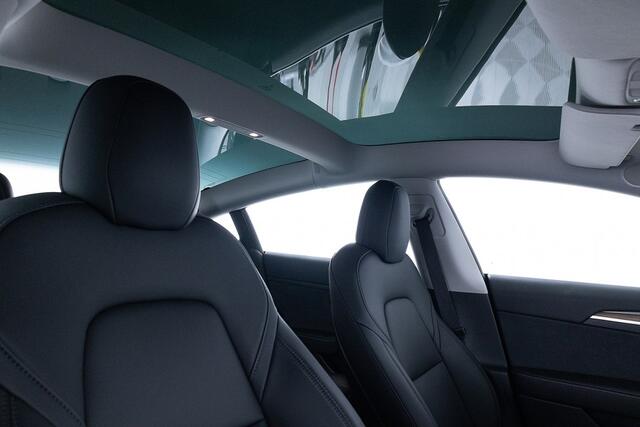 Tesla Model 3 Standard RWD Plus 60 kWh | PANORAMADAK | LEDER ? 1e Eigenaar * 2e PAASDAG OPEN!!*