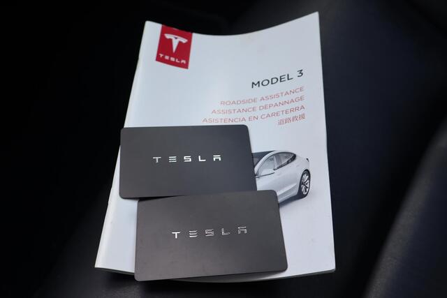 Tesla Model 3 Long Range AWD 75 kWh SOH 82%, Panoramadak, Autopilot, Trekhaak, Lederen interieur,