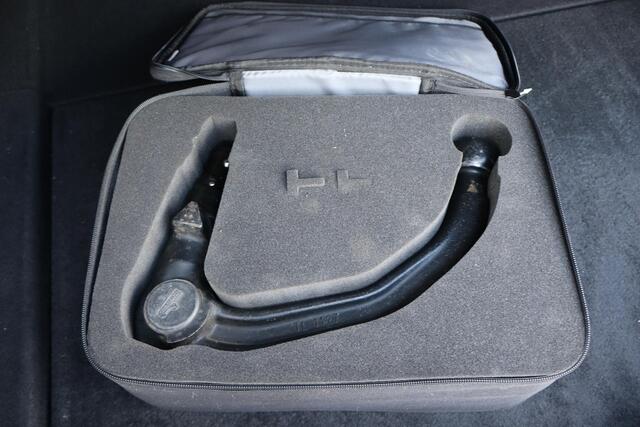 Tesla Model 3 Long Range AWD 75 kWh SOH 82%, Panoramadak, Autopilot, Trekhaak, Lederen interieur,