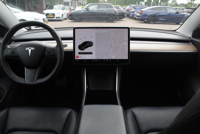 Tesla Model 3 Long Range AWD 75 kWh / Trekhaak / Autopilot / Panoramadak / Camera / Premium Audio / 19'' / Leder