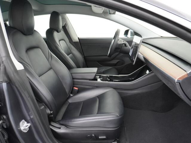 Tesla Model 3 Long Range AWD 75kWh 463PK Trekhaak 19" FSD-Computer 3 Premium Audio 4wd AutoPilot Panoramadak Camera's Leer Adaptive-Cruise-Control+Stop&Go Pdc-a+v Dual-Ecc Dual-Motor Keyless Stoel en achterbank verwarming Electr.Stoelen+Memory+Easy-Entry WiFi 1e Eigena