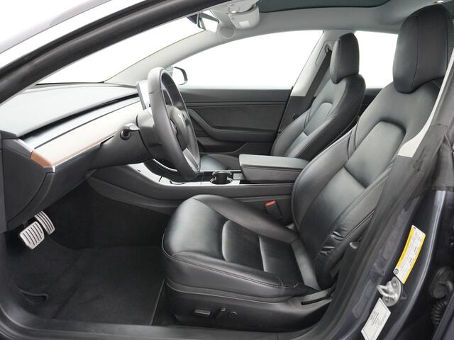 Tesla Model 3 Performance AWD 513pk 0-100 in 3,4 sec! Lmv-20" FSD-Comp.3 AutoPilot Carbon-Spoiler Premium-HiFi Pano.dak Camera Leer Adaptive-Cruise+Stop&Go PDC Wifi Ecc Dual Motor Long Range 75kWh Stoel en achterbank verwarming Keyless Camera Navi LED ACC DAB Voorverwa