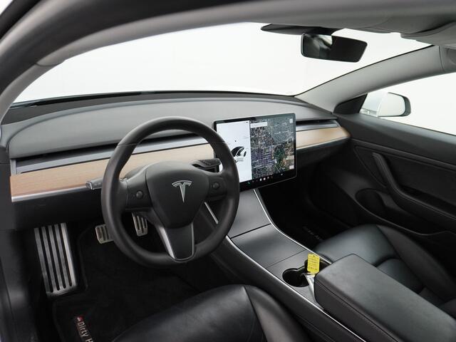 Tesla Model 3 RWD SR+ 60kWh 325PK Lmv 18" AutoPilot Leder PanoDak Adaptive-Cruise Lmv Camera's Elektr.-Stuur+Stoelen+Spiegels+Geheugen+Easy-Entry+Verwarmde stoelen Park assistent PDC WIFI Lane-Assist Speed-Assist Navi LED Comfortstoelen ACC DAB Keyless en Voorverwarmen