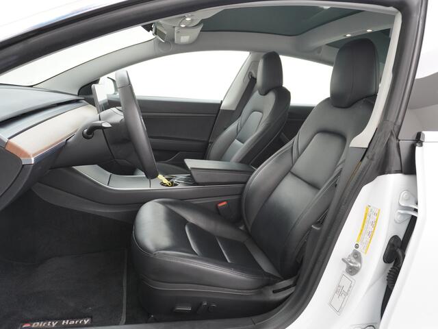 Tesla Model 3 RWD SR+ 60kWh 325PK Lmv 18" AutoPilot Leder PanoDak Adaptive-Cruise Lmv Camera's Elektr.-Stuur+Stoelen+Spiegels+Geheugen+Easy-Entry+Verwarmde stoelen Park assistent PDC WIFI Lane-Assist Speed-Assist Navi LED Comfortstoelen ACC DAB Keyless en Voorverwarmen
