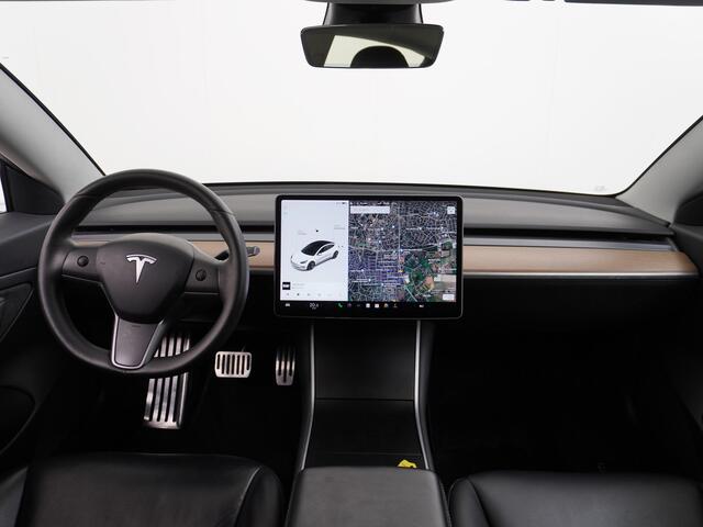 Tesla Model 3 RWD SR+ 60kWh 325PK Lmv 18" AutoPilot Leder PanoDak Adaptive-Cruise Lmv Camera's Elektr.-Stuur+Stoelen+Spiegels+Geheugen+Easy-Entry+Verwarmde stoelen Park assistent PDC WIFI Lane-Assist Speed-Assist Navi LED Comfortstoelen ACC DAB Keyless en Voorverwarmen