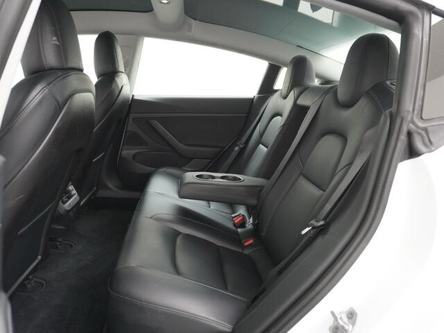 Tesla Model 3 RWD SR+ 60kWh 325PK Lmv 18" AutoPilot Leder PanoDak Adaptive-Cruise Lmv Camera's Elektr.-Stuur+Stoelen+Spiegels+Geheugen+Easy-Entry+Verwarmde stoelen Park assistent PDC WIFI Lane-Assist Speed-Assist Navi LED Comfortstoelen ACC DAB Keyless en Voorverwarmen