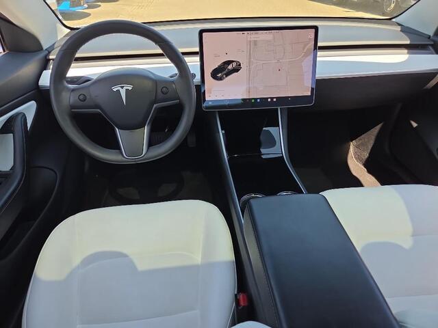 Tesla Model 3 Range Plus | Autopilot | Panorama | Trekhaak | Wit Leder |