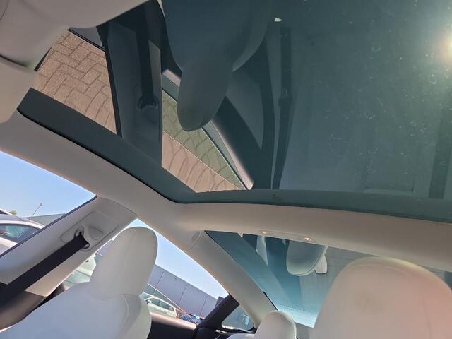Tesla Model 3 Range Plus | Autopilot | Panorama | Trekhaak | Wit Leder |