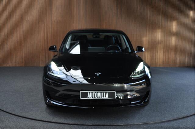 Tesla Model 3 RWD ACC Autopilot Stuurverwarm. PDC Leer Navi Panoramadak 360° Elektr. achterklep Stoelverwarming voor & achter Climate voor & achter LM velgen BTW auto! Nieuw!
