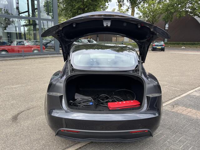 Tesla Model 3 RWD 60 kWh VAN: 38.900,- VOOR: 36.440,- UW HERFSTVOORDEEL: 2.460,- | ORIG. NL | 1E EIGENAAR | VOLLEDIGE TESLA GARANTIE T/M 03-2028/80.000KM | AANDRIJFLIJN EN ACCU T/M 03-2032 OF 160.000KM