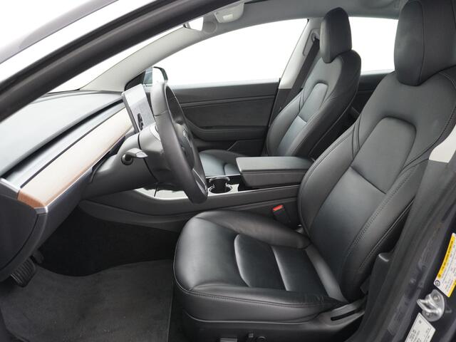 Tesla Model 3 RWD SR+ 60kWh Trekhaak Af-Fabriek Leder Adaptieve Cruise Control Panoramadak Stoelverwarming Navi Ecc Autopilot Camera's Lmv Intel Atom® Wifi Keyless DAB Spotify Apple Music Tidal Bluetooth Premium Luidsprekers 1.000kg Trekvermogen 1e Eigenaar Origineel N